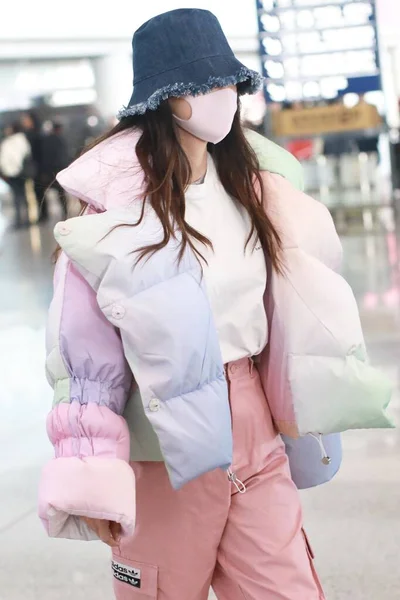 China Angelababy Mode Outfit Peking Flughafen — Stockfoto
