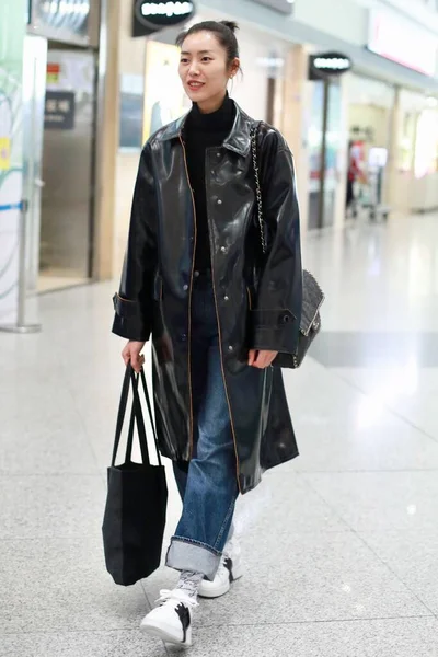 Китай Liu Wen Fashion Outfit Beijing Airport — стокове фото