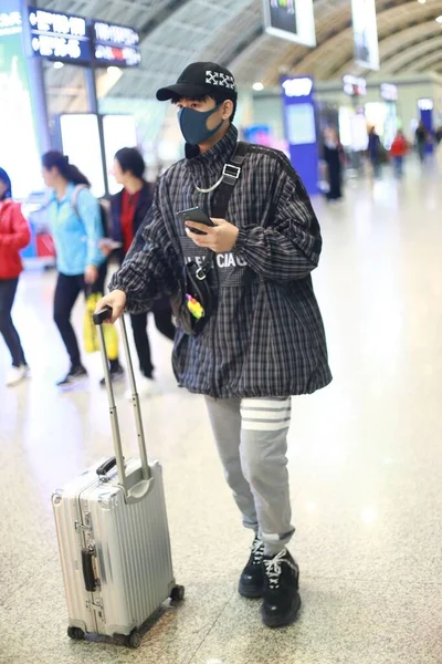 Chiny Hu Xianxu mody strój Chengdu lotniska — Zdjęcie stockowe