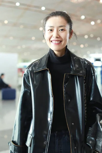 CHINA LIU WEN FASHION OUTFIT BEIJING AIRPORT — Stock Photo, Image
