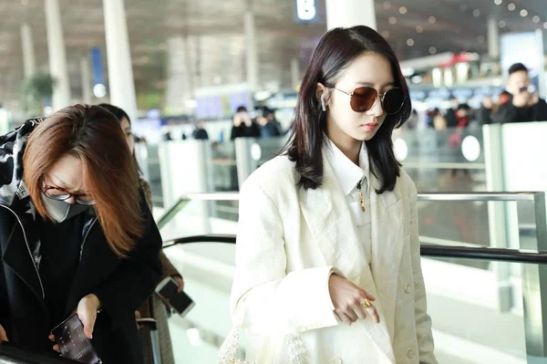 China Meng Meiqi Mode-Outfit beijing Flughafen — Stockfoto