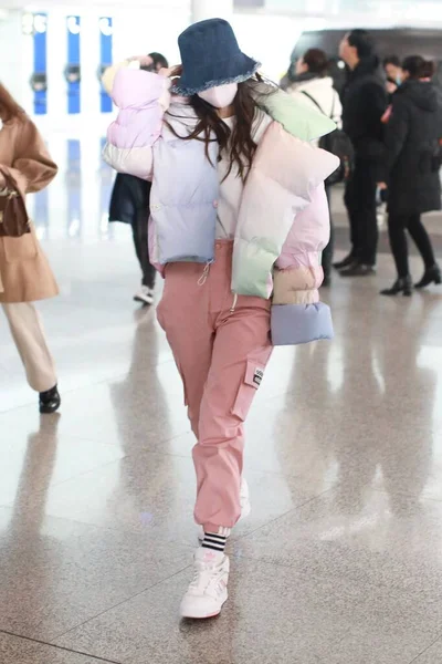 China Angelababy Mode Outfit Peking Flughafen — Stockfoto