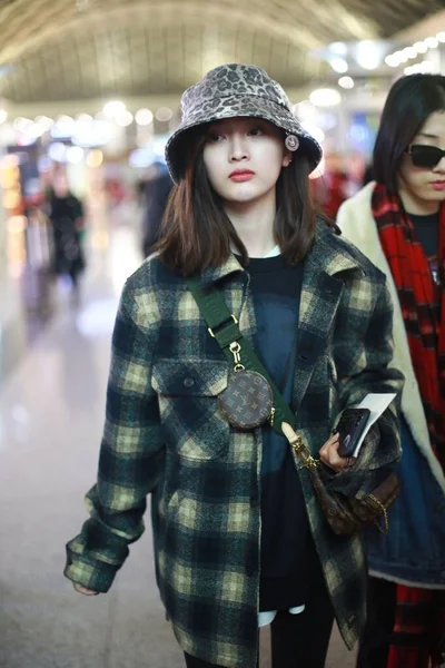 FASHION AEROPORTO CINESE WU XUANYI CHENGDU OUTFIT — Foto Stock