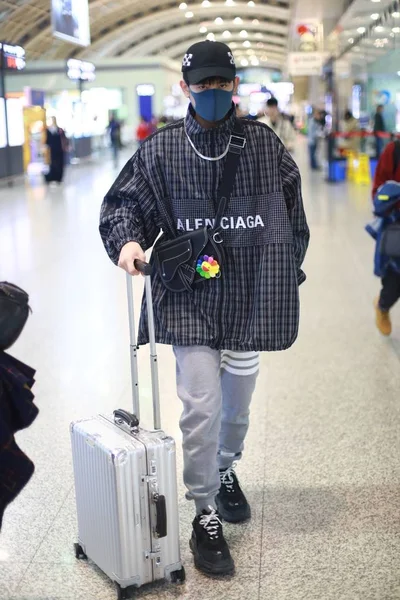 CHINA HU XIANXU FASHION OUTFIT AEROPUERTO DE CHENGDU — Foto de Stock