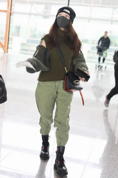 China Lin Yun Fashion Outfit Beijing Airport — стокове фото