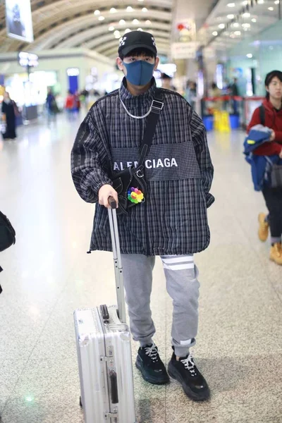 China xianxu fashion outfit Chengdu airport — 스톡 사진