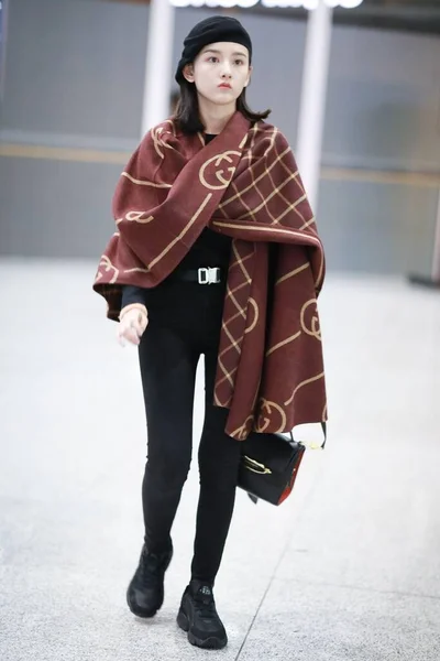 CHINA SONG ZU'ER FASHION OUTFIT BEIJING AIRPORT — Stock Photo, Image