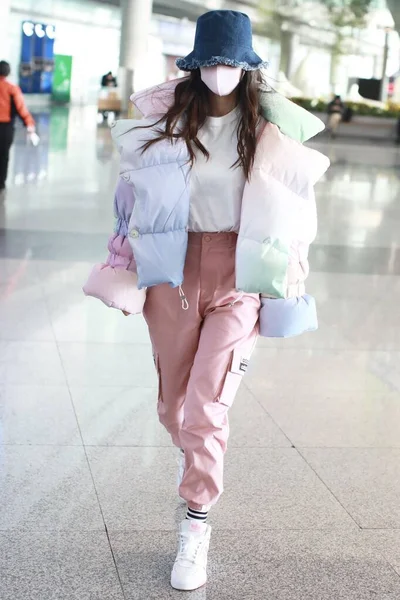 Kina Angelaby Fashion Outfit Peking flygplats — Stockfoto