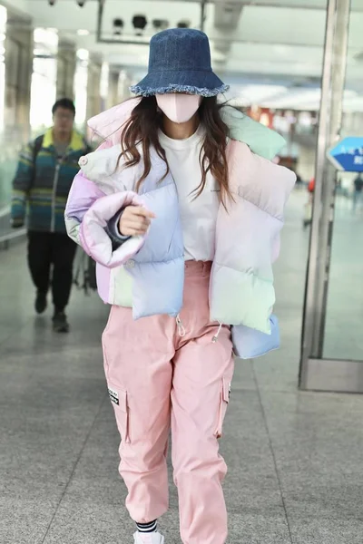 China Angelabababy Fashion Outfit Beijing Airport — Stockfoto