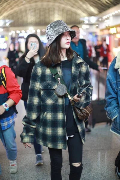 FASHION AEROPORTO CINESE WU XUANYI CHENGDU OUTFIT — Foto Stock