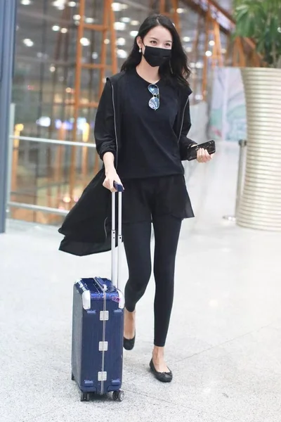 Κίνα Zhang Zilin Μόδα Outfit Πεκίνο Αεροδρόμιο — Φωτογραφία Αρχείου