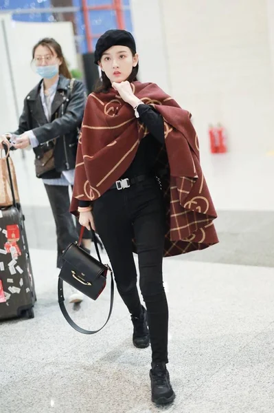 CHINA SONG ZU'ER FASHION OUTFIT BEIJING AIRPORT — Stock Photo, Image