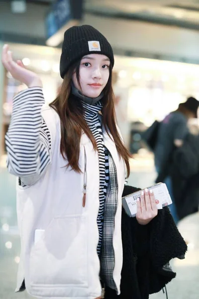 China Jelly Lin Fashion Outfit Beijing Airport — Stockfoto