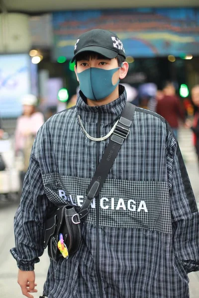 China Hu Xianxu Fashion Outfit Chengdu luchthaven — Stockfoto