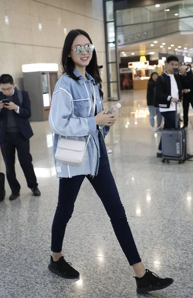 China Zhang Zilin Shanghai Airport Moda roupa — Fotografia de Stock