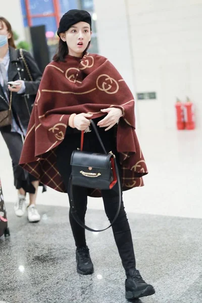 CHINA SONG ZU'ER FASHION OUTFIT BEIJING AIRPORT — Stock Photo, Image