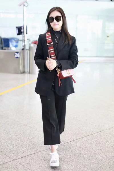 中国ランディリーファッションアウトフィット｜北京空港 — ストック写真