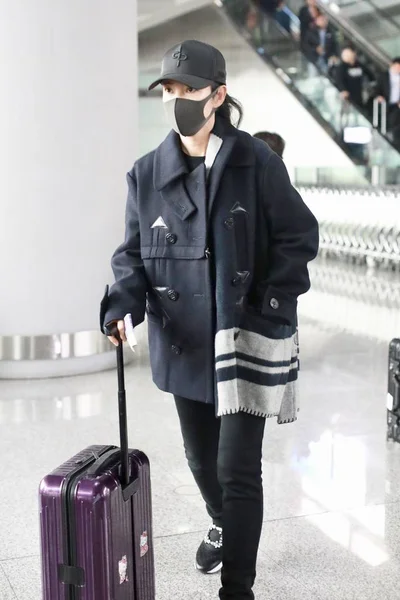 Kína kínai Li Bingbing Airport Fashion Outfit — Stock Fotó