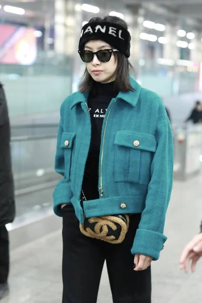 China Victoria Song Fashion Outfit Beijing Airport — стокове фото