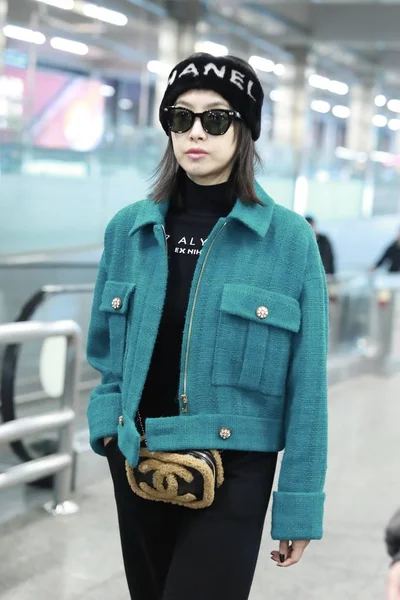 China Victoria Song Fashion Outfit Beijing Airport — Stockfoto