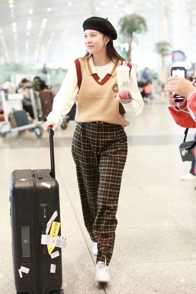 CHINA SONG YANFEI FASHION OUTFIT BEIJING AIRPORT — Fotografie, imagine de stoc