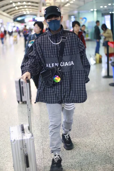 CINA HU XIANXU FASHION OUTFIT CHENGDU AEROPORTO — Foto Stock