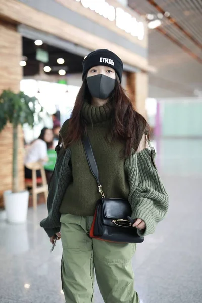 Kina Lin Yun Fashion Outfit Pekings flygplats — Stockfoto