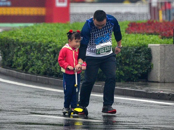China Chinesischer Shaanxi xi 'an internationaler Marathon-Regenguss-Lauf — Stockfoto