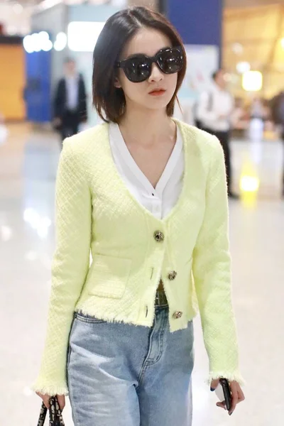 China Zhang Xueying Fashion Outfit Beijing Airport — Stockfoto