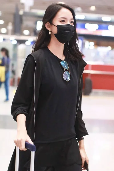 Kina Zhang Zilin Fashion Outfit Pekings flygplats — Stockfoto