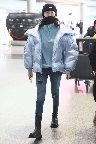 Kina Yisa Yu Fashion Outfit Peking flygplats — Stockfoto