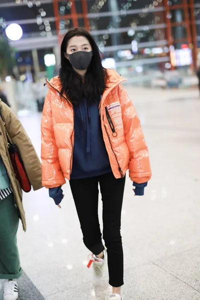 Kina Guan Xiaotong Fashion Outfit Pekings flygplats — Stockfoto