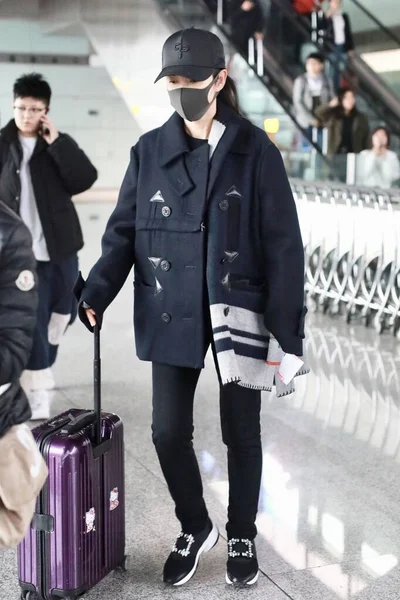 Kina Kinesiska Li Bingbing Airport Fashion Outfit — Stockfoto