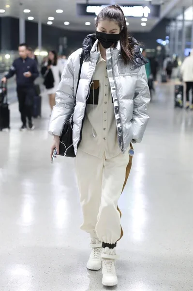Kína Sui He Fashion Outfit Shanghai Airport — Stock Fotó