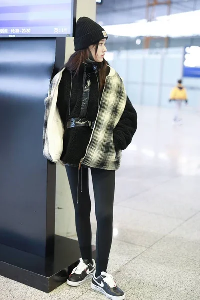 CHINA JELLY LIN FASHION OUTFIT BEIJING AIRPORT — Stock Photo, Image