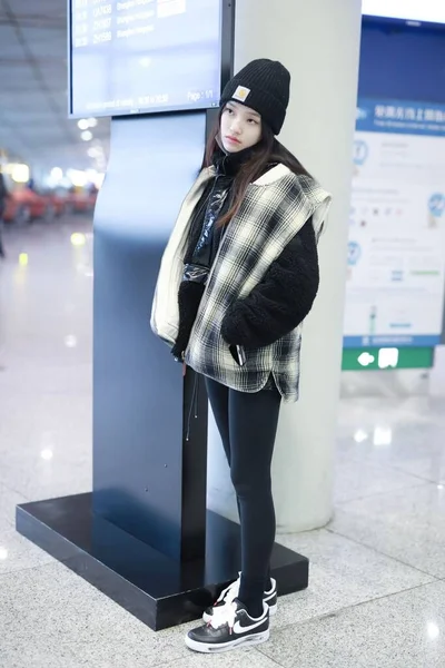 China Jelly Lin Fashion Outfit Beijing Airport — стокове фото