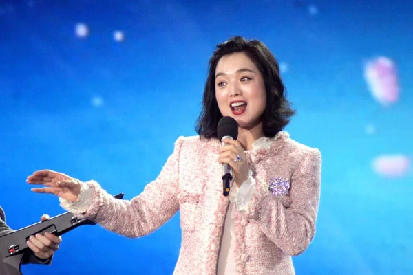 China chinesische Sängerin bai xue cctv beijing — Stockfoto