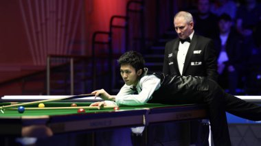 Thepchaiya Un-Nooh of Thailand plays a shot to Mark Allen of England at the first round of 2020 Players Championship in Southport, the United Kingdom, 26 February 2020 clipart