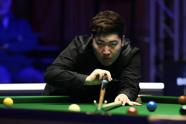 Yan Bingtao Kina Spelar Ett Skott Till Shaun Murphy England — Stockfoto