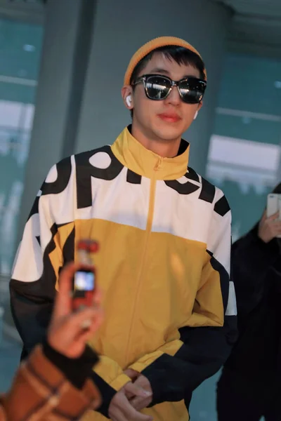 Attore Cantautore Cinese Weizhou Timmy Arriva Aeroporto Pechino Dopo Essere — Foto Stock