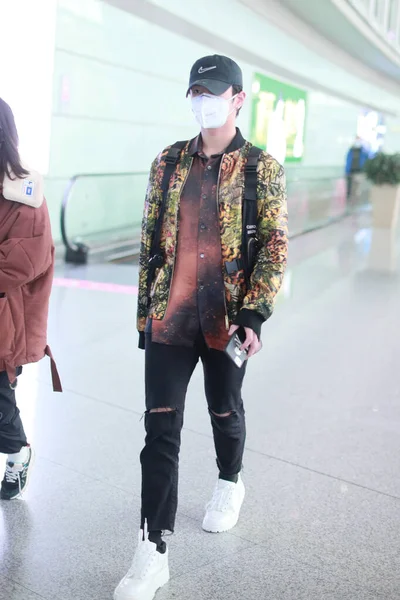 Chinese Zangeres Acteur Wenhan Arriveert Voor Vertrek Een Luchthaven Peking — Stockfoto