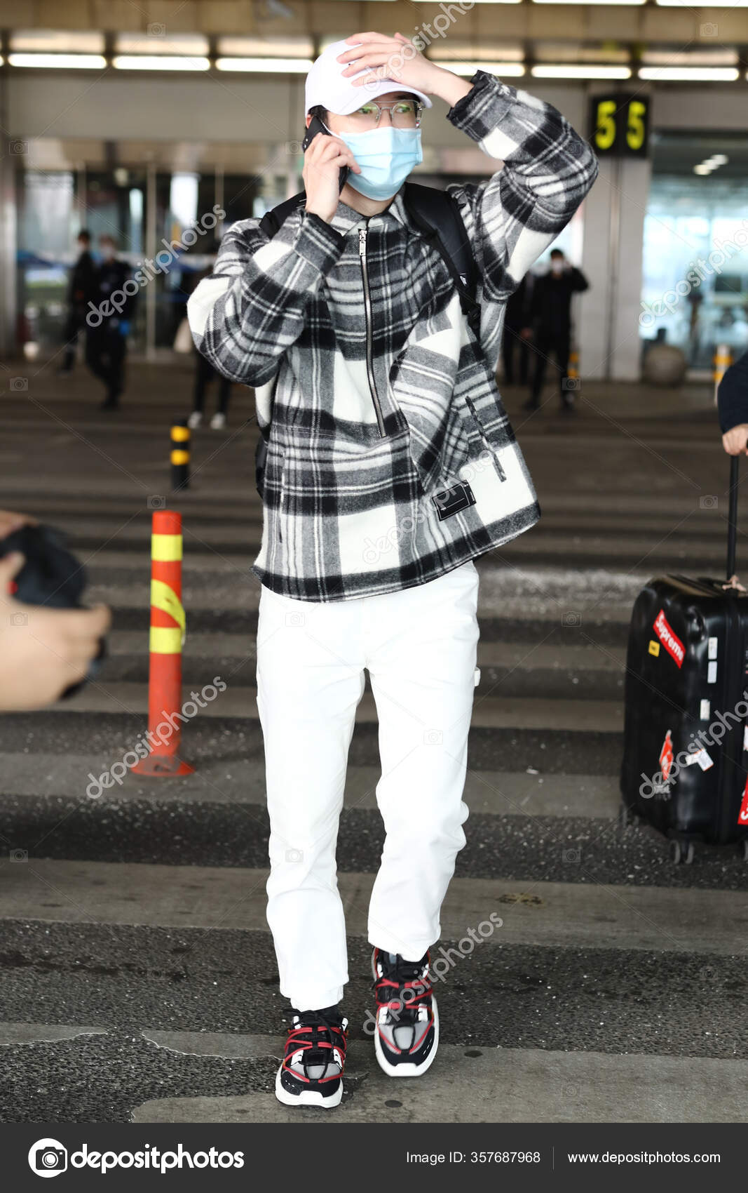 2020 베이징을 출발하기 베이징 공항에 — 스톡 에디토리얼 사진 © IC Photo #357687968, image size:1067x1700