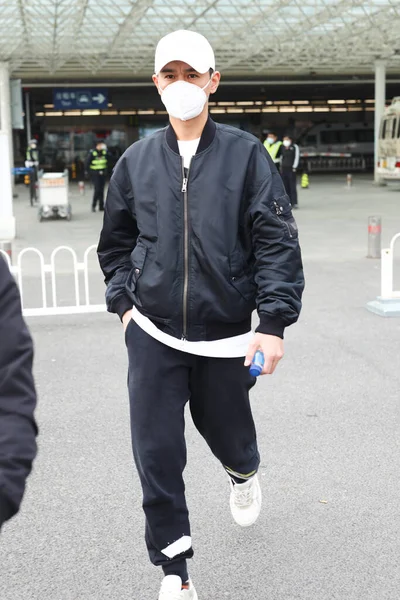 Acteur Chinois Qiao Zhenyu Arrive Aéroport Pékin Après Avoir Atterri — Photo