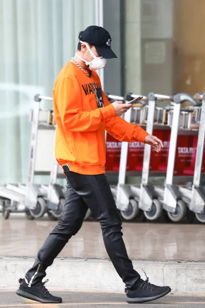 Cantautor Chino Rapero Actor Modelo Huang Zitao Llega Aeropuerto Beijing —  Fotos de Stock