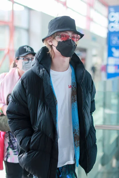 Chanteur Danseur Rappeur Chinois Huang Minghao Arrive Aéroport Pékin Avant — Photo