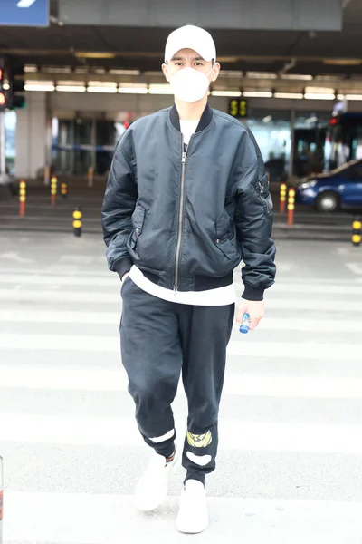Ator Chinês Qiao Zhenyu Chega Aeroporto Pequim Após Desembarque Pequim — Fotografia de Stock