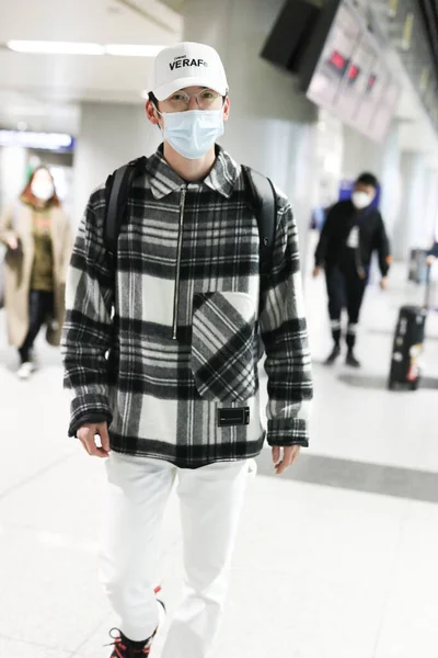 中国の俳優劉瑞林は北京に出発する前に北京空港に到着します 3月2020 — ストック写真