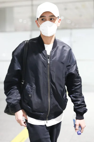 Chinese Actor Qiao Zhenyu Arrives Beijing Airport Landing Beijing China — Stock Photo, Image