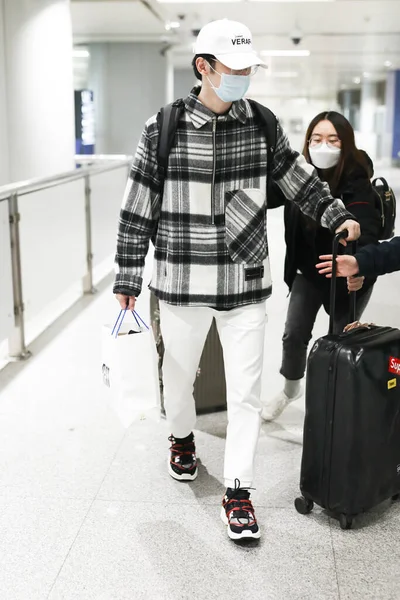 Ator Chinês Liu Ruilin Chega Aeroporto Pequim Antes Partida Pequim — Fotografia de Stock