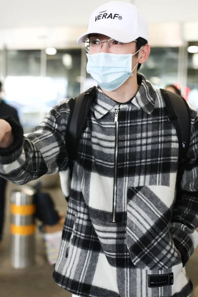 Kinesiska Skådespelaren Liu Ruilin Anländer Till Pekings Flygplats Före Avgång — Stockfoto